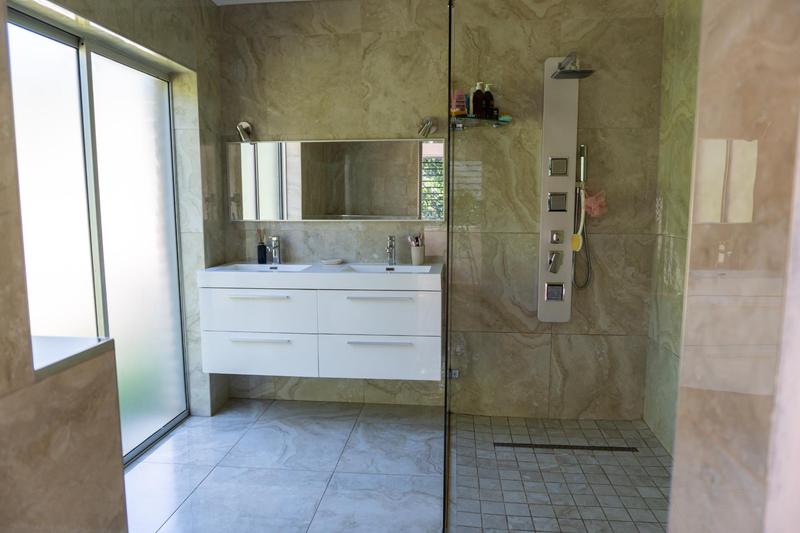 6 Bedroom Property for Sale in Plattekloof Western Cape
